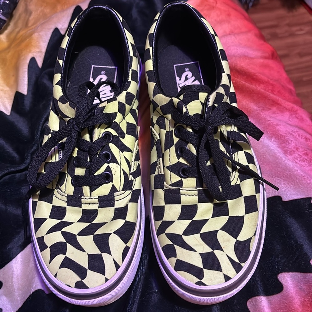 *GLOW IN THE DARK *
